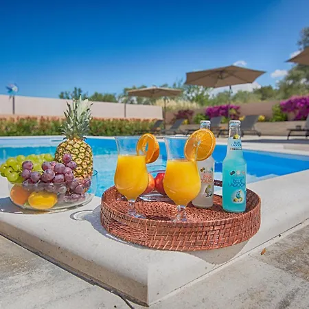 Tatil Evi In With Wifi Kožino